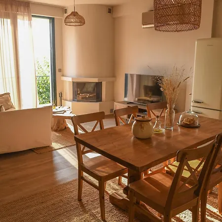 Cyanic Horizon بيت للعطل